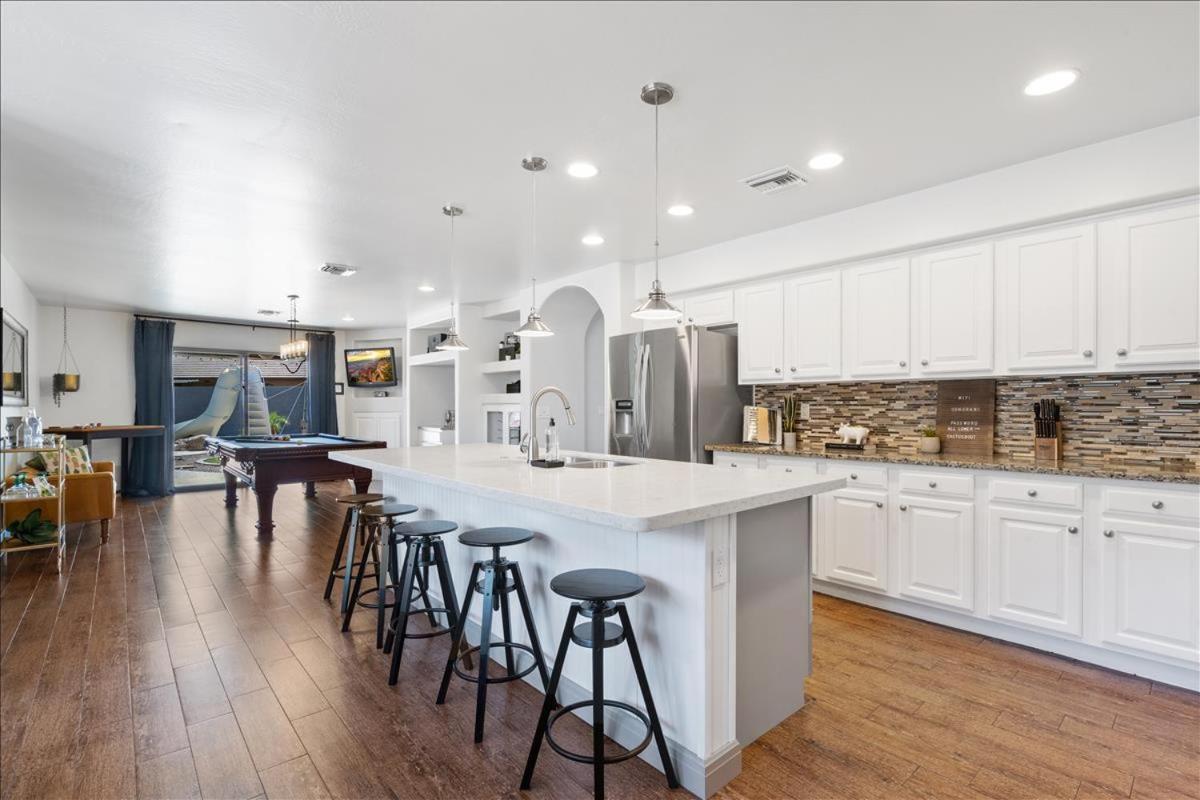5 Bedroom 4 Bath Boutique Home Premium Location + Heated Pool Option Glendale Eksteriør bilde