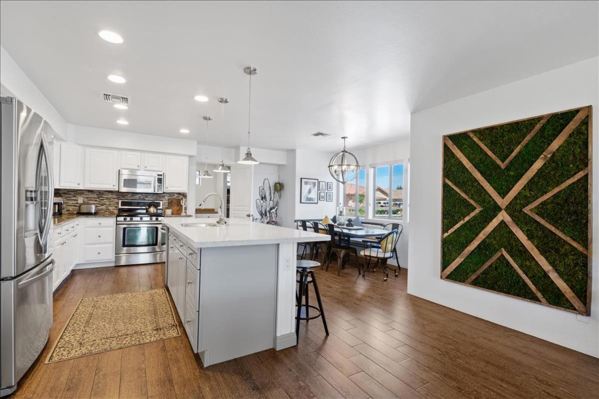 5 Bedroom 4 Bath Boutique Home Premium Location + Heated Pool Option Glendale Eksteriør bilde